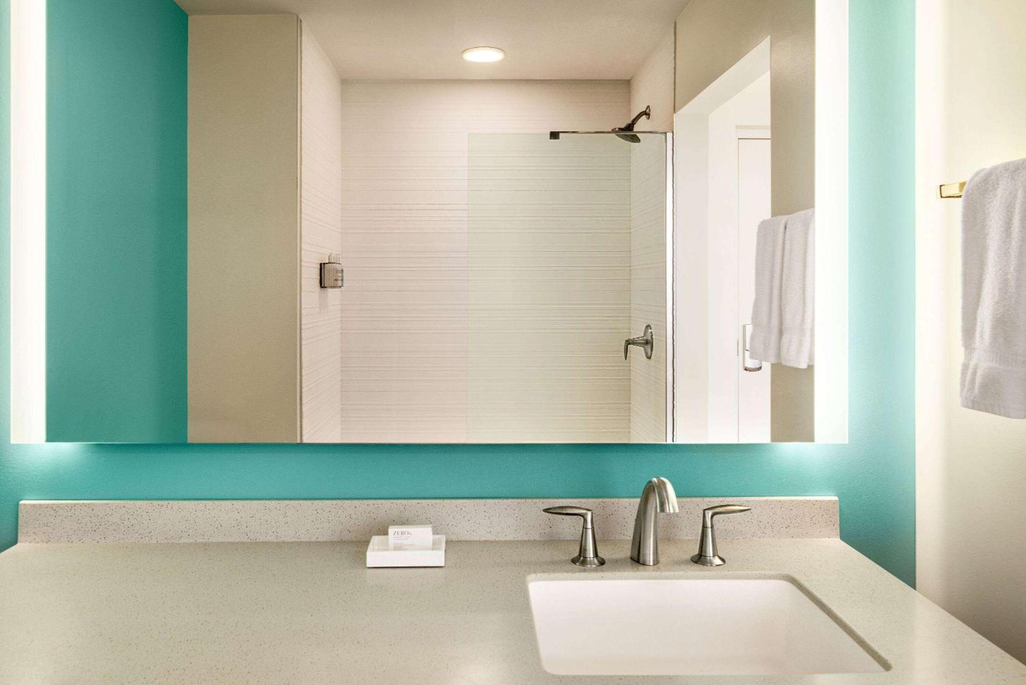 The Orbit Hotel, Trademark Collection By Wyndham Fairview Park Ngoại thất bức ảnh